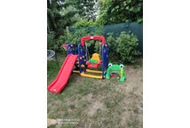 Spielplatz mit Rutsche und Schaukel, tolle Baloo-Rutsche