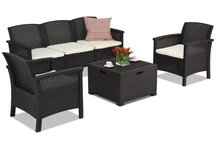 Eine Reihe von Polyrattan-Möbeln mit einem Venezia Coffee Box 5 Bica 3-Sitzer-Sofa mit brauner Truhe